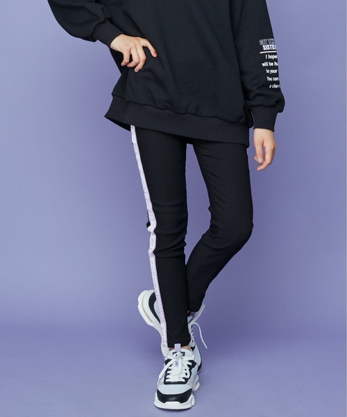 SISTER JENNI（SISTER JENNI）の「サイドラインロゴブラックレギパン（その他パンツ・キッズ・ラベンダー/オフホワイト/グリーン・150cm/140cm/160cm/130cm）」の3枚目の写真