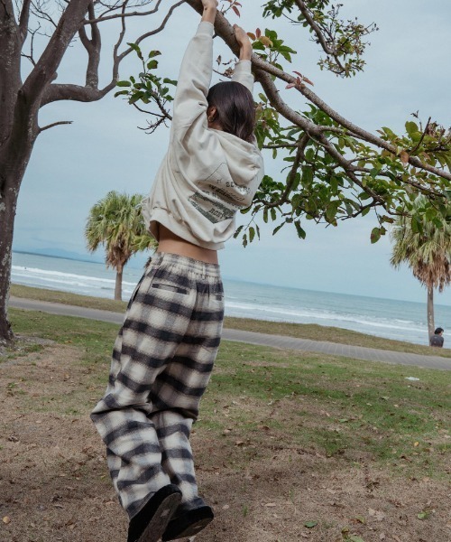 ROXY（ロキシー）の「SURF TRIP HOODIE/ロキシープルオーバーパーカー（パーカー・レディース・ブラック/グレー/ナチュラル・SMALL/MEDIUM/LARGE）」の21枚目の写真