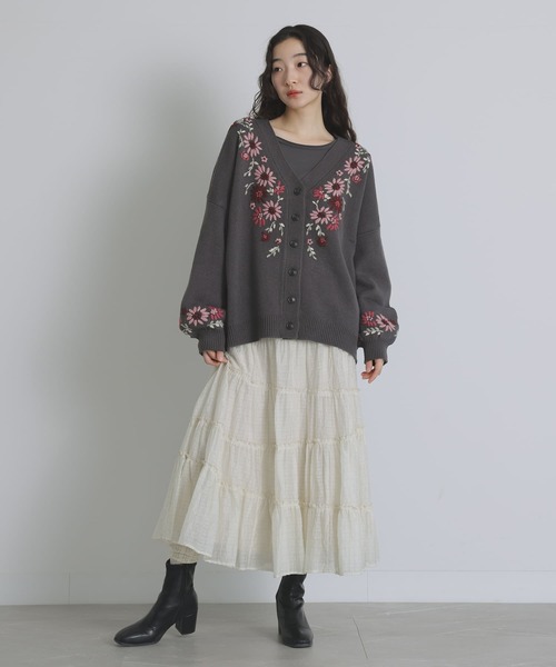 さ*の様 YanYan 花柄刺繍 ニットカーディガン グレー アイボリー セール】『花柄手刺繍ニットカーディガン』（カーディガン