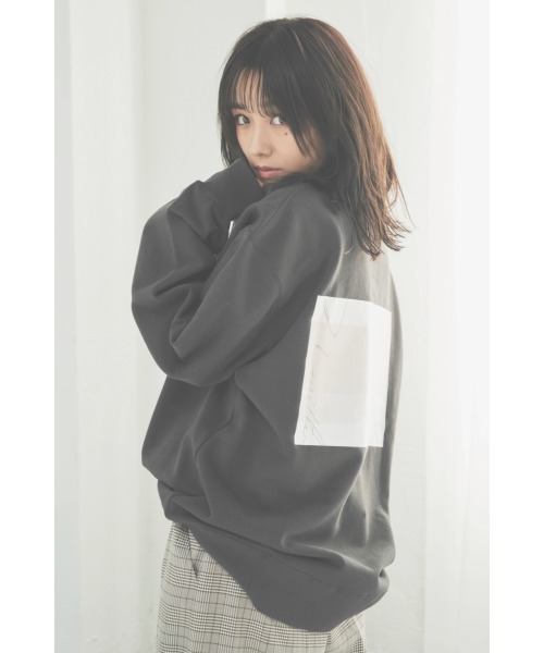 N WITH.（エヌウィズ）の「アートプリントスウェット（スウェット・レディース・ブラック/ベージュ/カーキブラウン・FREE）」の2枚目の写真