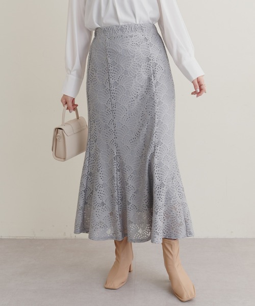 natural couture(ナチュラルクチュール)の「華やか主役アイテム-アイレットリーフレーススカート(スカート・レディース・サックスブルー/ブラック/アイボリー・FREE)」の8枚目の写真
