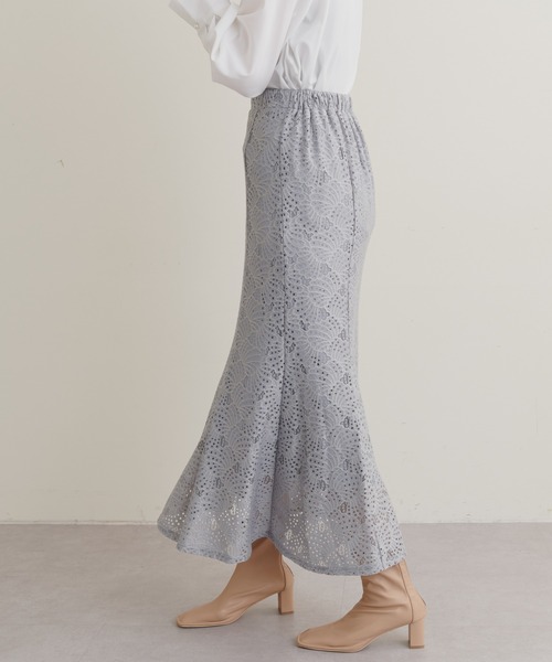 natural couture(ナチュラルクチュール)の「華やか主役アイテム-アイレットリーフレーススカート(スカート・レディース・サックスブルー/ブラック/アイボリー・FREE)」の11枚目の写真