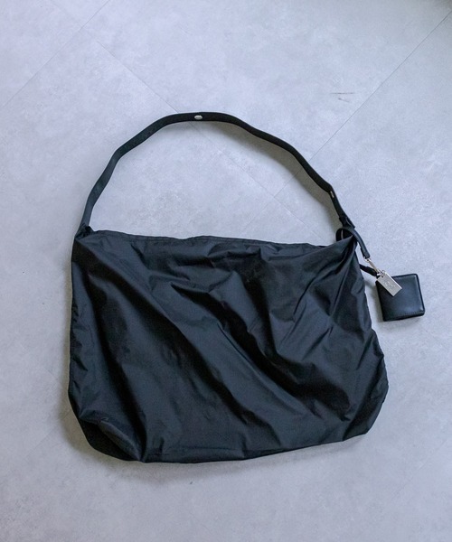 loti(ロティ)の「loti ナイロンエコBAGトート(ショルダーバッグ・レディース・ブラック/オフホワイト/ブルー・FREE)」の12枚目の写真