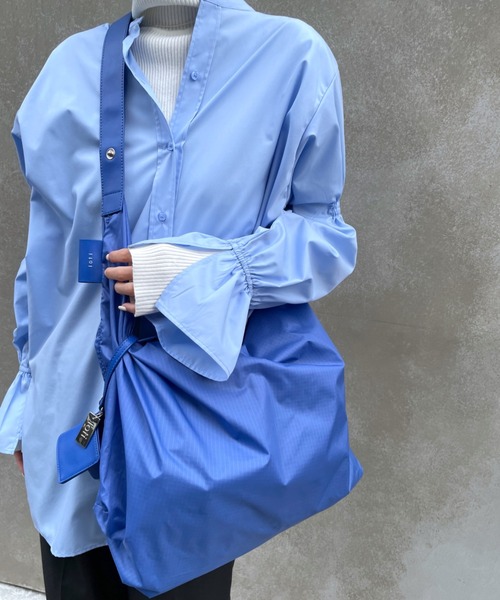 loti(ロティ)の「loti ナイロンエコBAGトート(ショルダーバッグ・レディース・ブラック/オフホワイト/ブルー・FREE)」の4枚目の写真