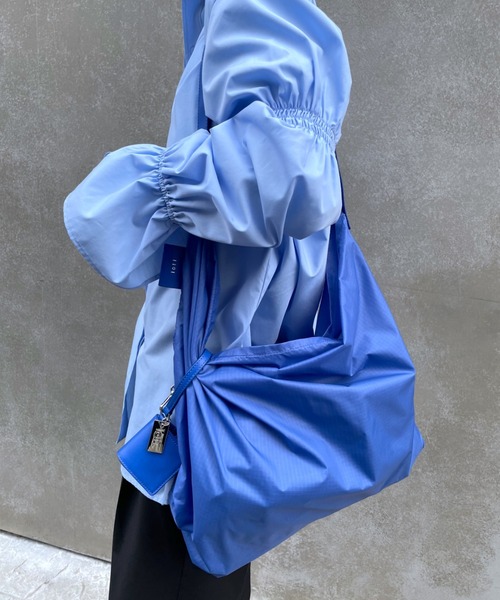 loti(ロティ)の「loti ナイロンエコBAGトート(ショルダーバッグ・レディース・ブラック/オフホワイト/ブルー・FREE)」の5枚目の写真