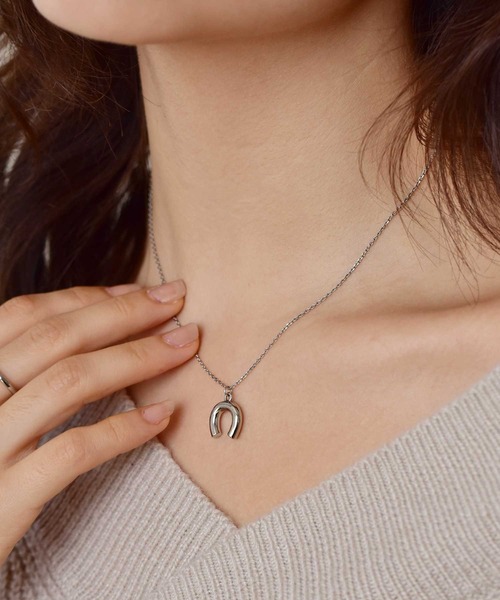 LHME（エルエイチエムイー）の「LHME プランプホースシューネックレス/サージカルステンレス316L（金属アレルギー対応）（ネックレス・レディース・シルバー/イエローゴールド・45cm）」の10枚目の写真