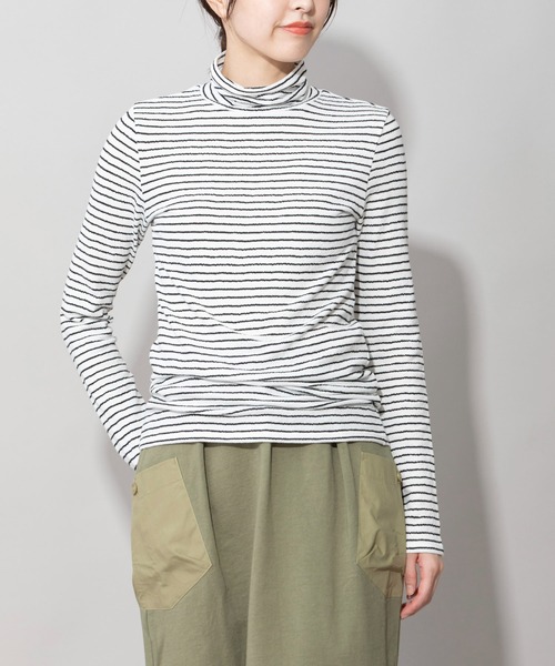 Munich（ミューニック）の「ツイストクレープジャージタートルネックプルオーバー（Tシャツ/カットソー・レディース・ホワイト/ブラック/ブラック×ホワイト/ブルー系その他/ラベンダー・FREE）」の21枚目の写真