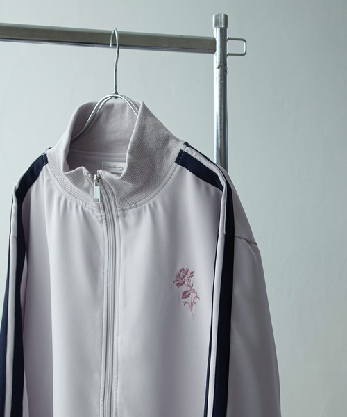 NILWAY（ニルウェイ）の「花刺繍配色ライン トラックジャケット（ジャージ・メンズ・チャコール/ライトグレー系/ブラウン/ライトグレー系1/アイボリー・LARGE/MEDIUM）」の14枚目の写真