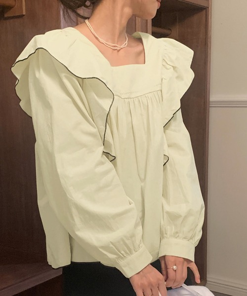 DAY CLOSET(デイ クローゼット)の「レディース スクエアネックフリルパフスリーブブラウス(シャツ/ブラウス・レディース・クリーム・ONE SIZE)」の3枚目の写真