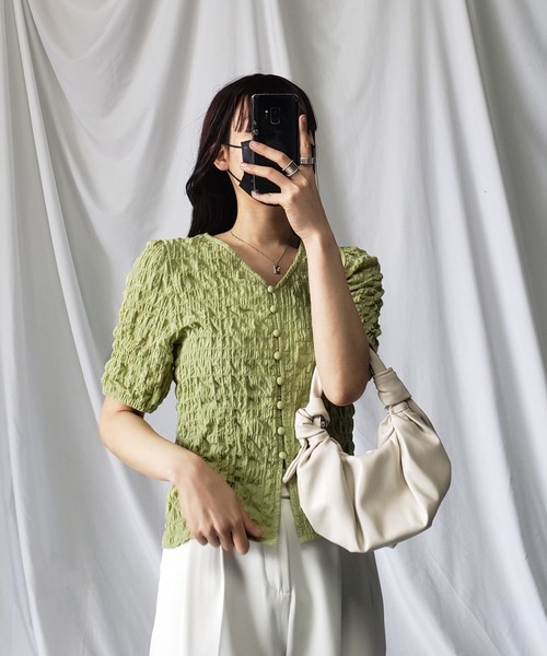 me+em select(ミームセレクト)の「ミニボタンパフスリーブシャーリングブラウス(Tシャツ/カットソー・レディース・ピンク/ベージュ/グリーン・FREE)」の16枚目の写真