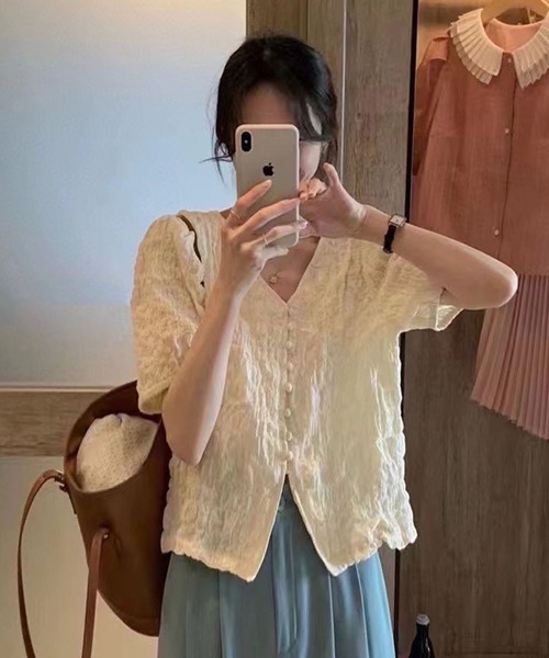 me+em select(ミームセレクト)の「ミニボタンパフスリーブシャーリングブラウス(Tシャツ/カットソー・レディース・ピンク/ベージュ/グリーン・FREE)」の9枚目の写真