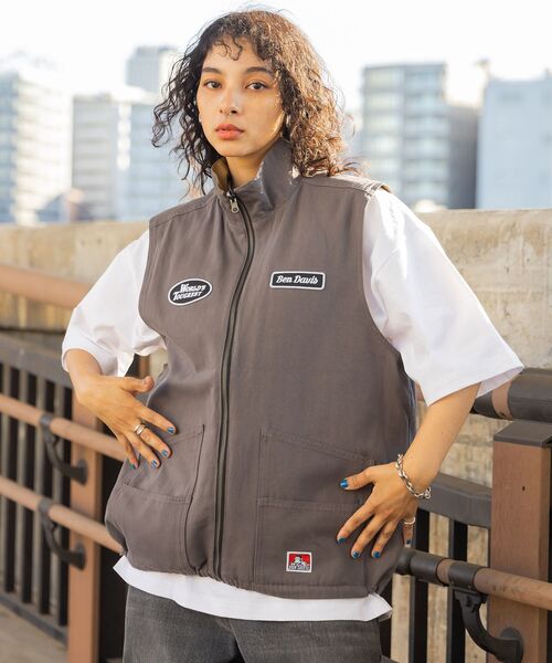 BEN DAVIS（ベンデイビス）の「【BEN DAVIS(ベンデイビス)】REVERSIBLE STAND COLLAR VEST / リバーシブル スタンドカラー ワッペン ベスト（ベスト・メンズ・カーキ/ブルー系その他/チャコール・MEDIUM/LARGE/X-LARGE）」の5枚目の写真