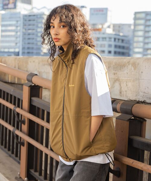 BEN DAVIS（ベンデイビス）の「【BEN DAVIS(ベンデイビス)】REVERSIBLE STAND COLLAR VEST / リバーシブル スタンドカラー ワッペン ベスト（ベスト・メンズ・カーキ/ブルー系その他/チャコール・MEDIUM/LARGE/X-LARGE）」の11枚目の写真
