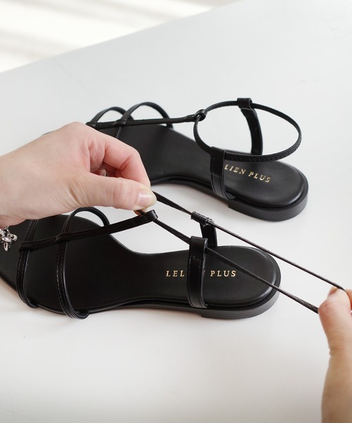 AmiAmi(アミアミ)の「【2025春夏再販!】Tストラップポインテッドトゥサンダル/ローヒール(サンダル・レディース・ブラック/ベージュ/アイボリー/グレイッシュベージュ/シルバー/ゴールド/ダークブラウン・LL/M/S/L)」の15枚目の写真