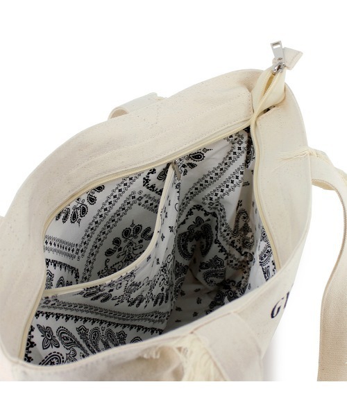 GYDA（ジェイダ）の「GYDA(ジェイダ) ミニポーチ付きフリンジハンドルトートバッグ キャンバス GY-B041A（トートバッグ・レディース・アイボリー/ブラック・FREE）」の10枚目の写真