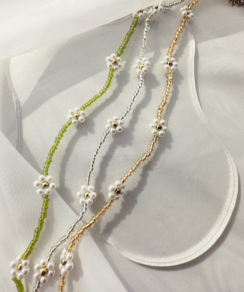 apres jour（アプレジュール）の「【apres jour×ARIAZ】フラワービーズネックレス（ネックレス・レディース・ゴールド/ホワイト/グリーン・FREE）」の8枚目の写真