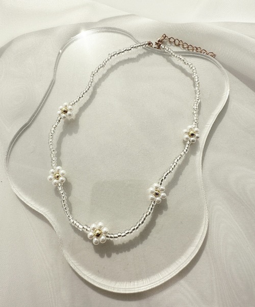 apres jour（アプレジュール）の「【apres jour×ARIAZ】フラワービーズネックレス（ネックレス・レディース・ゴールド/ホワイト/グリーン・FREE）」の5枚目の写真