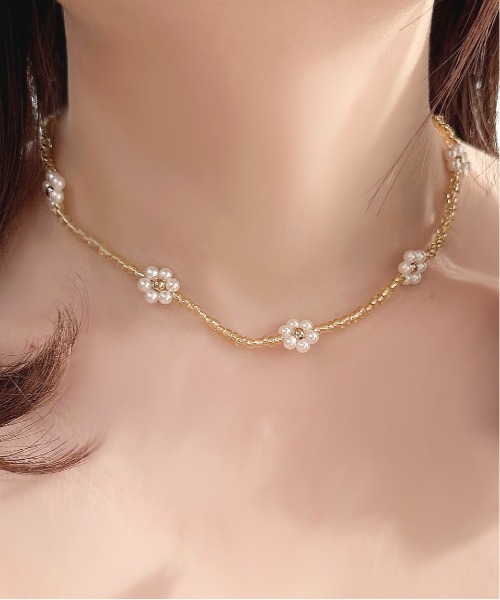 apres jour（アプレジュール）の「【apres jour×ARIAZ】フラワービーズネックレス（ネックレス・レディース・ゴールド/ホワイト/グリーン・FREE）」の6枚目の写真