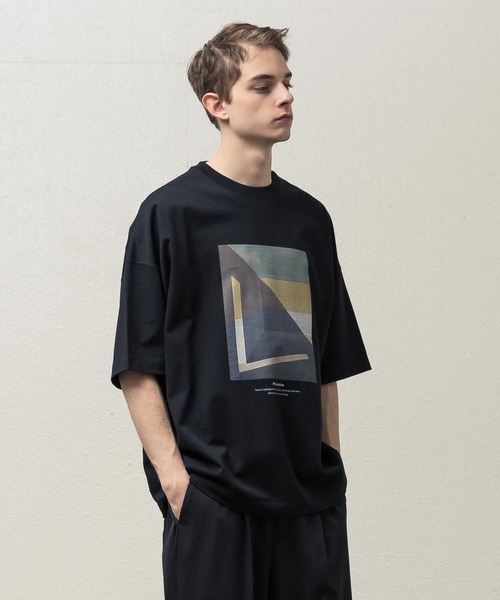 SLICK（スリック）の「ドロップショルダープリントTシャツ(Perspective)（Tシャツ/カットソー・メンズ・ホワイト/ブラック・1/2/3）」の2枚目の写真