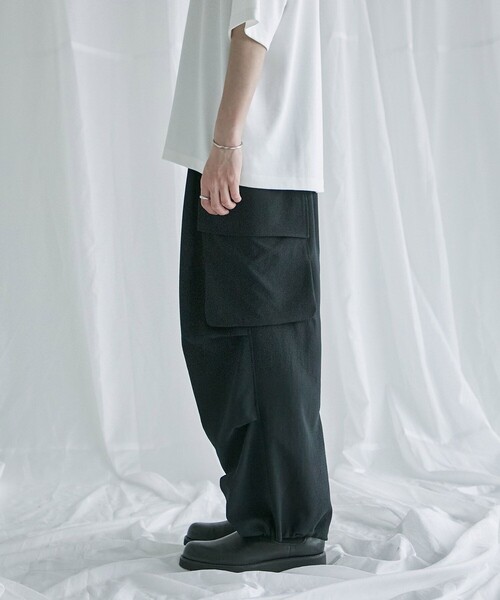 PUBLIC TOKYO（パブリックトウキョウ）の「【セットアップ対応】ハイコンフォートイージーカーゴパンツ（ベスト・メンズ・ダークグレー/カーキ・1/2）」の10枚目の写真