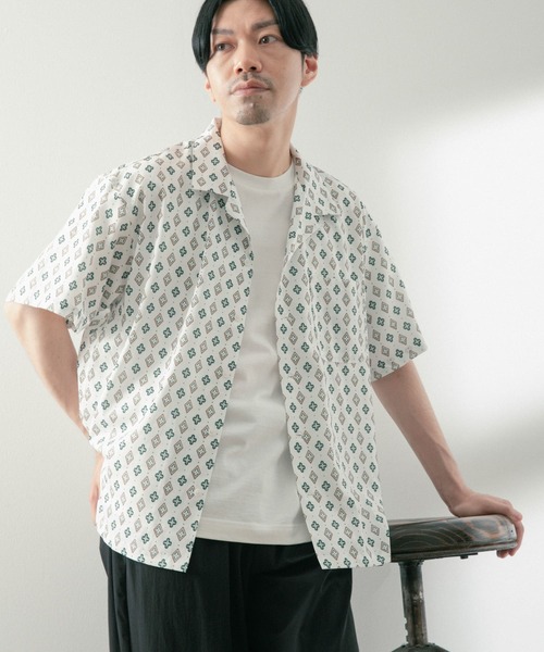 ITEMS URBANRESEARCH（アイテムズ アーバンリサーチ）の「小紋プリント オープンカラー半袖シャツ（シャツ/ブラウス・メンズ・オフホワイト/ネイビー/グレー系その他・MEDIUM/LARGE）」の2枚目の写真