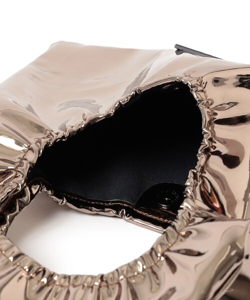 Ray BEAMS（レイビームス）の「HELOYSE / トースト ポリウレタン スモール バッグ（トートバッグ・レディース・ブラック/ブラウン・ONE SIZE）」の14枚目の写真