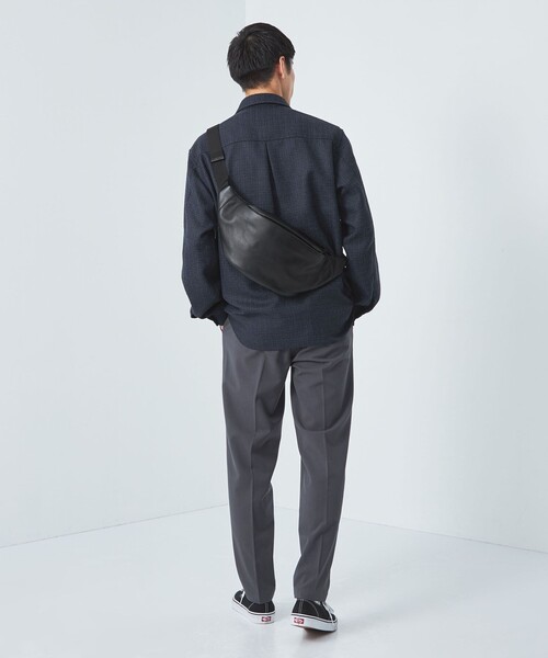 green label relaxing(グリーンレーベルリラクシング)の「GLR レザー ファンクショナル スリングバッグ(ボディバッグ/ウエストポーチ・メンズ・ブラック・FREE)」の4枚目の写真