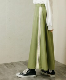 シャカシャカナイロン サイドラインフレアスカート