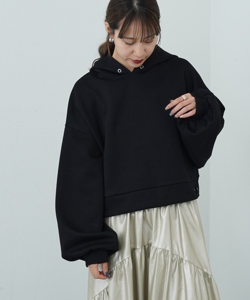 COLONY 2139（コロニートゥーワンスリーナイン）の「ダンボール裾ドロストクロップドフーディ―（パーカー・レディース・グレー/ブラック/レッド/オフホワイト・FREE）」の19枚目の写真