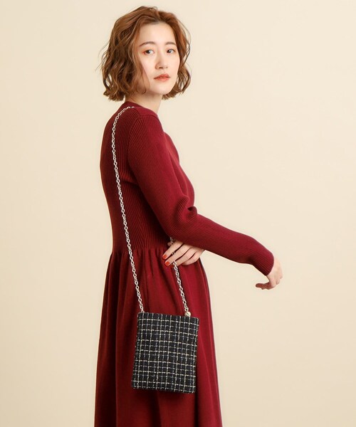 grove(グローブ)の「◆パール調チェーンエコファーミニショルダー(ショルダーバッグ・レディース・チャコールグレー/ライトベージュ/ライトグレー/ブラック系3/マスタード・00)」の12枚目の写真