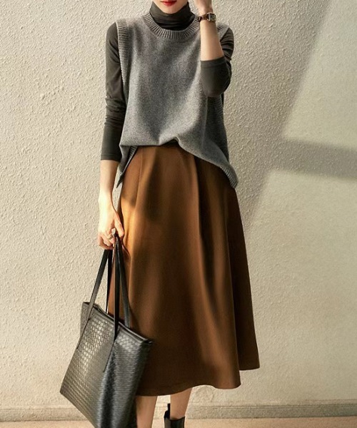 COCOMOMO（ココモモ）の「【カラー展開あり】サイドスリット ニットベスト ボタン付き（ベスト・レディース・ブラック/ブルー/ベージュ/グレー/ブラウン・FREE）」の3枚目の写真