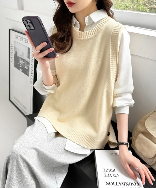 COCOMOMO（ココモモ）の「【カラー展開あり】サイドスリット ニットベスト ボタン付き（ベスト・レディース・ブラック/ブルー/ベージュ/グレー/ブラウン・FREE）」の6枚目の写真