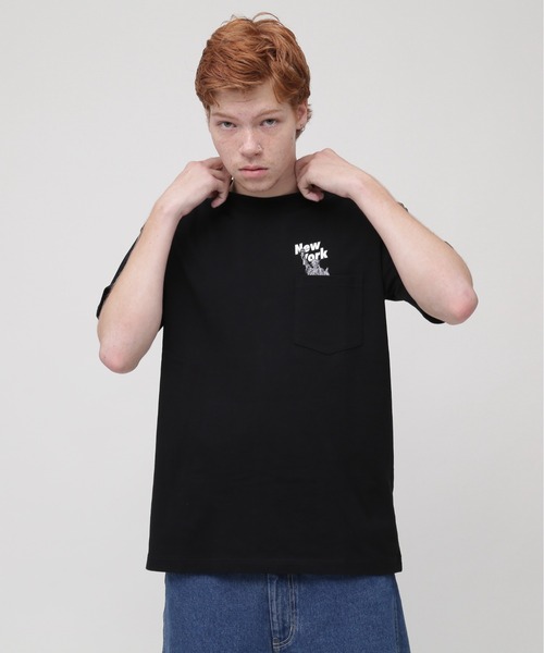 国内配送★AVIREX★× NEWERA NEWYORK ポケットTシャツ 2色 NEW ERA（ニューエラ）の「《AVIREX × NEWERA》NEWERA POCKET T
