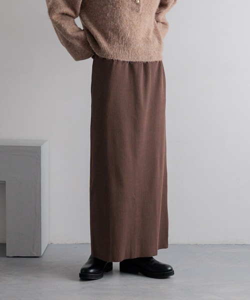 LOWRYS FARM(ローリーズファーム)の「カットリブタイトスカート 103920(スカート・レディース・グレー/レッド/ブルー/アイボリー/スモークピンク/ピンク/イエロー/チャコールグレー/ブラック/ネイビー/グレー系その他/レッド系その他/ブラウン/パープル/グリーン/オレンジ/イエロー系その他/ブラウン系その他/パープル系その他3・FREE/SMALL/LARGE/LONG)」の7枚目の写真