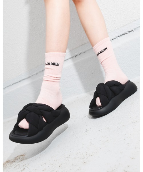 STEVE MADDEN（スティーブマデン）の「厚底マンドゥサンダル/STEVE MADDEN HOLD ON-US（サンダル・レディース・ベージュ/ブラック×ブラック・24.0cm/23.0cm/23.5cm/23.5-24/24.5cm/22.5cm）」の2枚目の写真