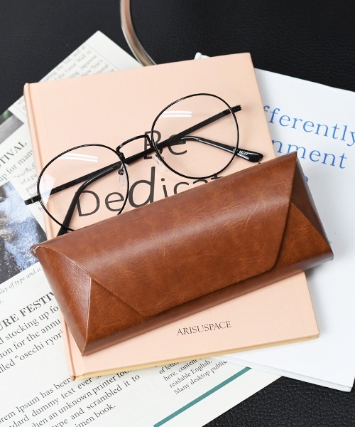 Fun & Daily(ファンアンドデイリー)の「PUレザーマグネットメガネケース(メガネ・レディース・ブラック/ブラウン・FREE)」の2枚目の写真