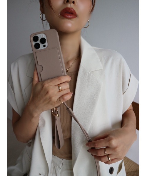 TRUNC（トランクエイティーエイト）の「(iPhone15PRO) Double Strap iPhone Case（スマホケース/カバー・レディース・ブラック/グレイッシュベージュ・iPhone 15 Pro）」の3枚目の写真