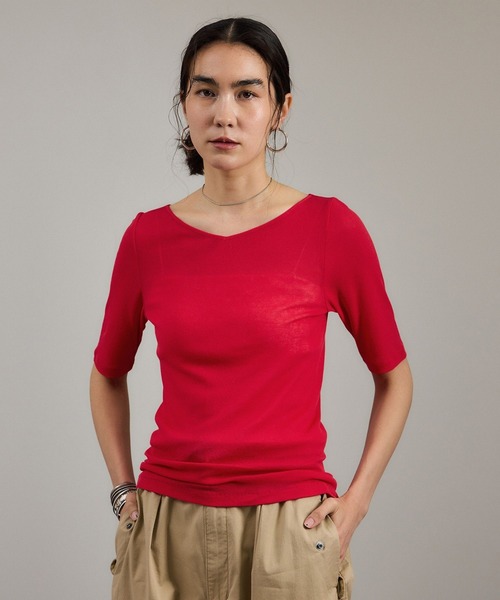 SALON adam et rope'(サロン アダム エ ロペ)の「nu=layerジェントルVネックシアーTシャツ(Tシャツ/カットソー・レディース・ホワイト/ライトグレー/ブラック/レッド・FREE)」の4枚目の写真