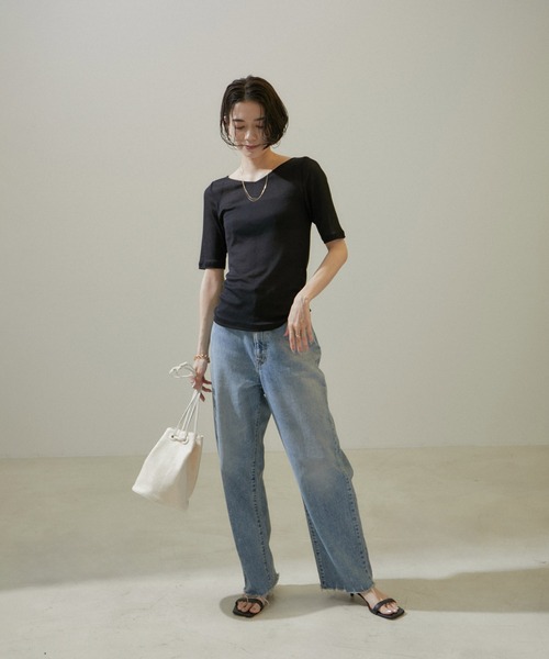 SALON adam et rope'(サロン アダム エ ロペ)の「nu=layerジェントルVネックシアーTシャツ(Tシャツ/カットソー・レディース・ホワイト/ライトグレー/ブラック/レッド・FREE)」の15枚目の写真