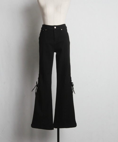 tocco closet(トッコ クローゼット)の「【ZOZO限定】サイドレースアップフレアデニムパンツ(デニムパンツ・レディース・ブラック/ライトブルー/ブルー・M)」の5枚目の写真