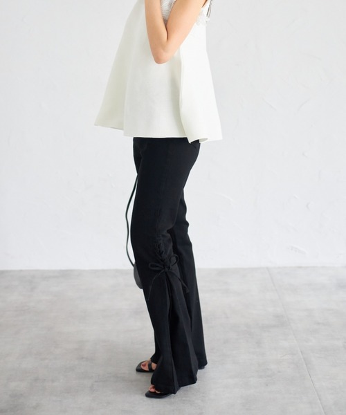 tocco closet(トッコ クローゼット)の「【ZOZO限定】サイドレースアップフレアデニムパンツ(デニムパンツ・レディース・ブラック/ライトブルー/ブルー・M)」の19枚目の写真