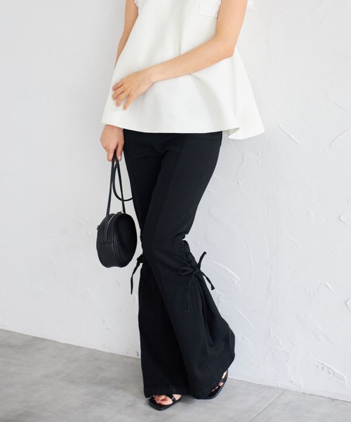 tocco closet(トッコ クローゼット)の「【ZOZO限定】サイドレースアップフレアデニムパンツ(デニムパンツ・レディース・ブラック/ライトブルー/ブルー・M)」の21枚目の写真