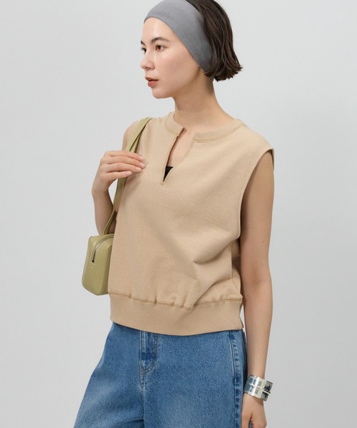 BABYLONE（バビロン）の「ショート裏毛プルオーバー（Tシャツ/カットソー・レディース・チャコール/オフホワイト/ライトグレー/ライトベージュ・フリー）」の4枚目の写真