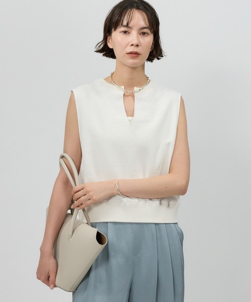 BABYLONE（バビロン）の「ショート裏毛プルオーバー（Tシャツ/カットソー・レディース・チャコール/オフホワイト/ライトグレー/ライトベージュ・フリー）」の7枚目の写真