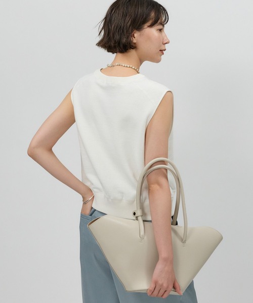 BABYLONE（バビロン）の「ショート裏毛プルオーバー（Tシャツ/カットソー・レディース・チャコール/オフホワイト/ライトグレー/ライトベージュ・フリー）」の10枚目の写真