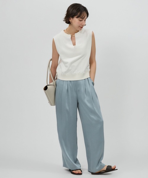 BABYLONE（バビロン）の「ショート裏毛プルオーバー（Tシャツ/カットソー・レディース・チャコール/オフホワイト/ライトグレー/ライトベージュ・フリー）」の11枚目の写真