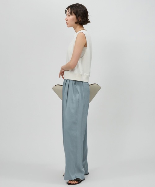 BABYLONE（バビロン）の「ショート裏毛プルオーバー（Tシャツ/カットソー・レディース・チャコール/オフホワイト/ライトグレー/ライトベージュ・フリー）」の12枚目の写真