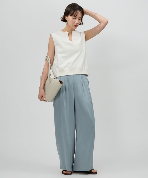 BABYLONE（バビロン）の「ショート裏毛プルオーバー（Tシャツ/カットソー・レディース・チャコール/オフホワイト/ライトグレー/ライトベージュ・フリー）」の14枚目の写真