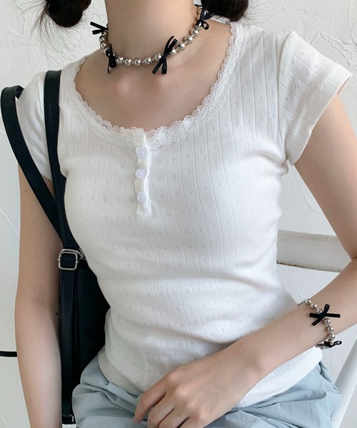 Teem Store(チームストア)の「フラワーヘンリー レース ショート Tシャツ(Tシャツ/カットソー・レディース・ピンク系その他/ブルー/ホワイト系その他2/パープル/ホワイト/ピンク/ホワイト系その他・F)」の2枚目の写真