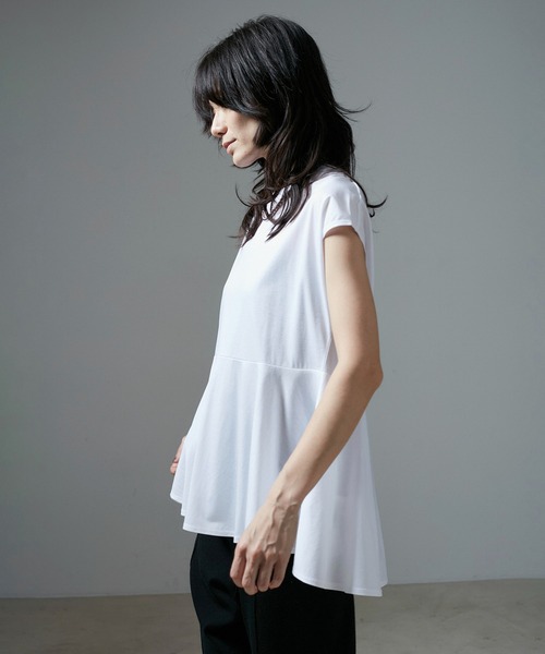 SALON adam et rope'(サロン アダム エ ロペ)の「【WEB限定】フレンチスリーブペプラムTシャツ(Tシャツ/カットソー・レディース・ブラウン/オフホワイト/ブラック・FREE)」の2枚目の写真